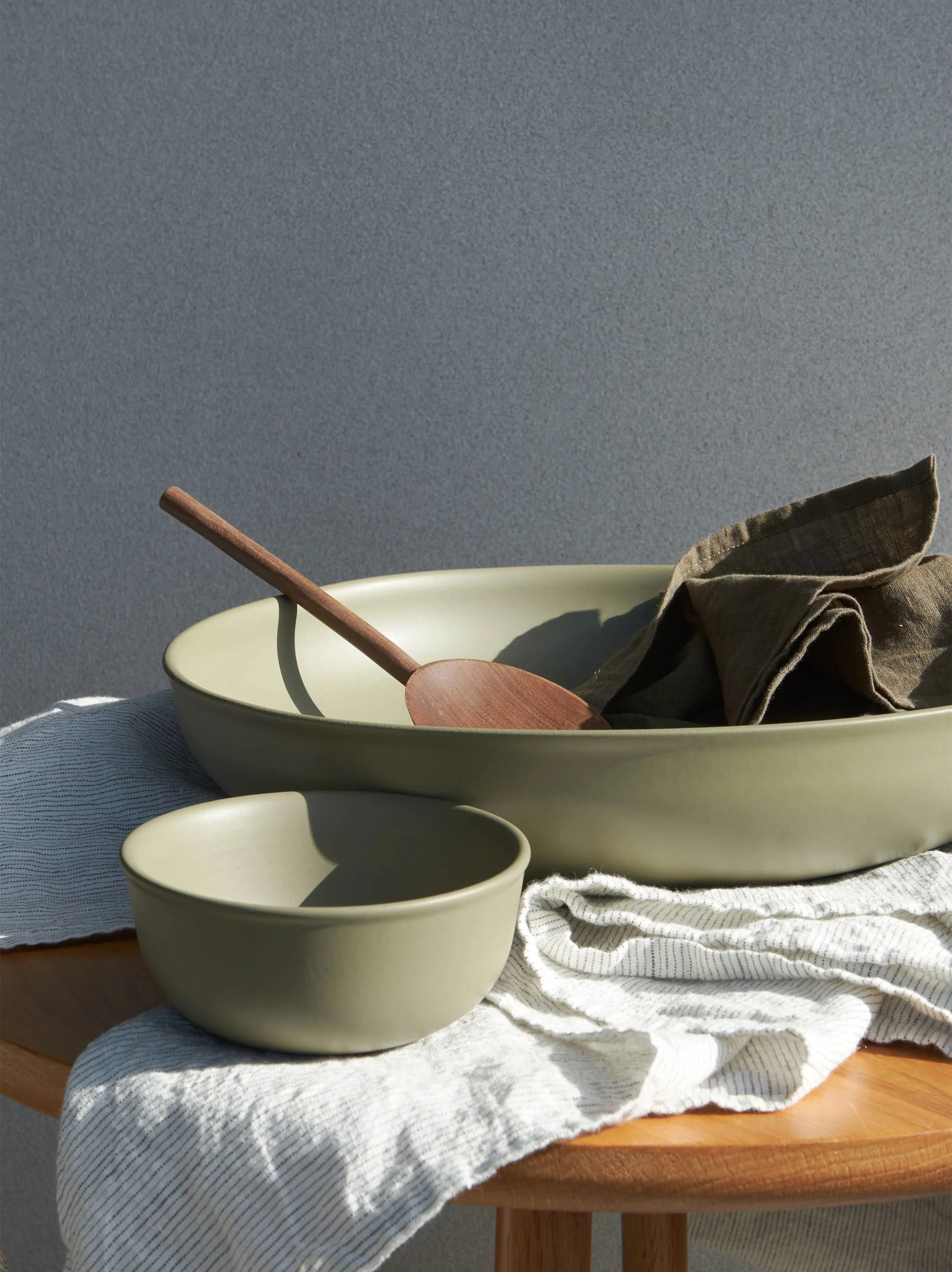 Halo Serving Bowl | Low Fennel Large - Image 4