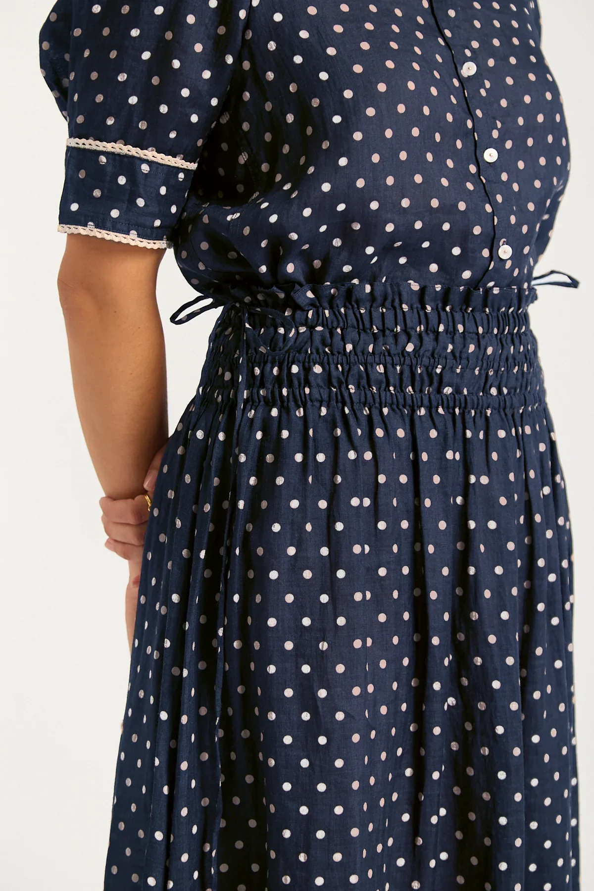 Ruby Ramie Shirt in Navy/Ivory Spot - Image 3